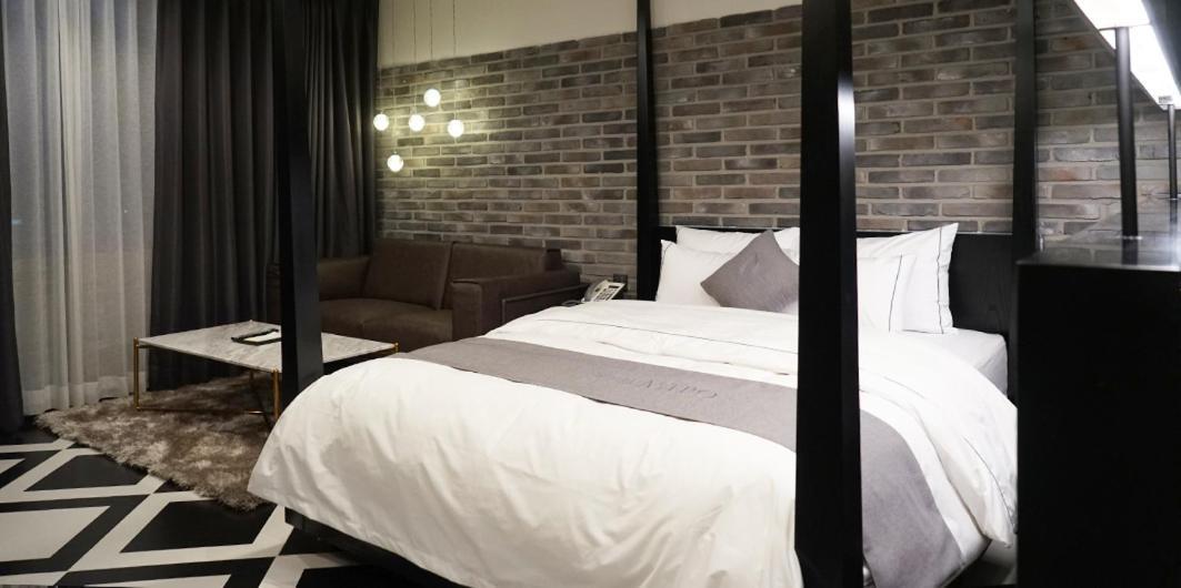 יונגין Astro Hotel מראה חיצוני תמונה